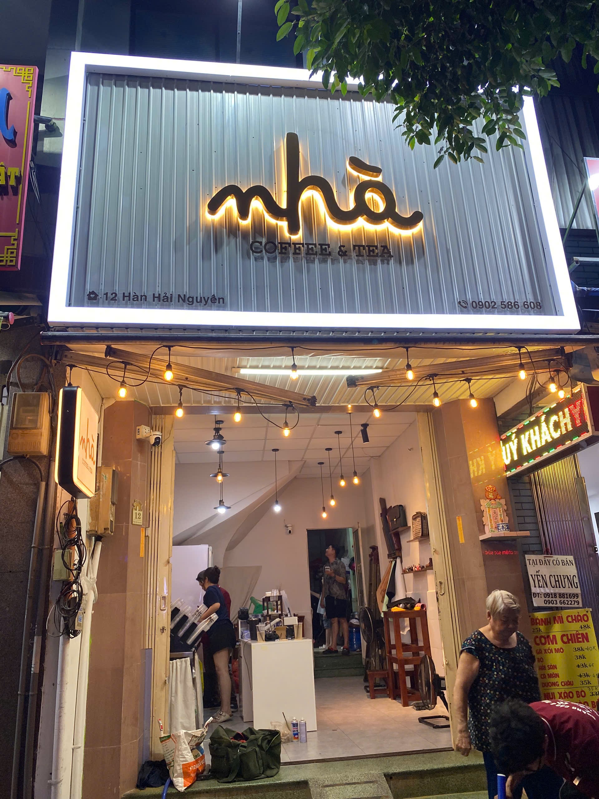 Thi công bảng hiệu quán cafe tole sóng chữ nổi LED hắt chân