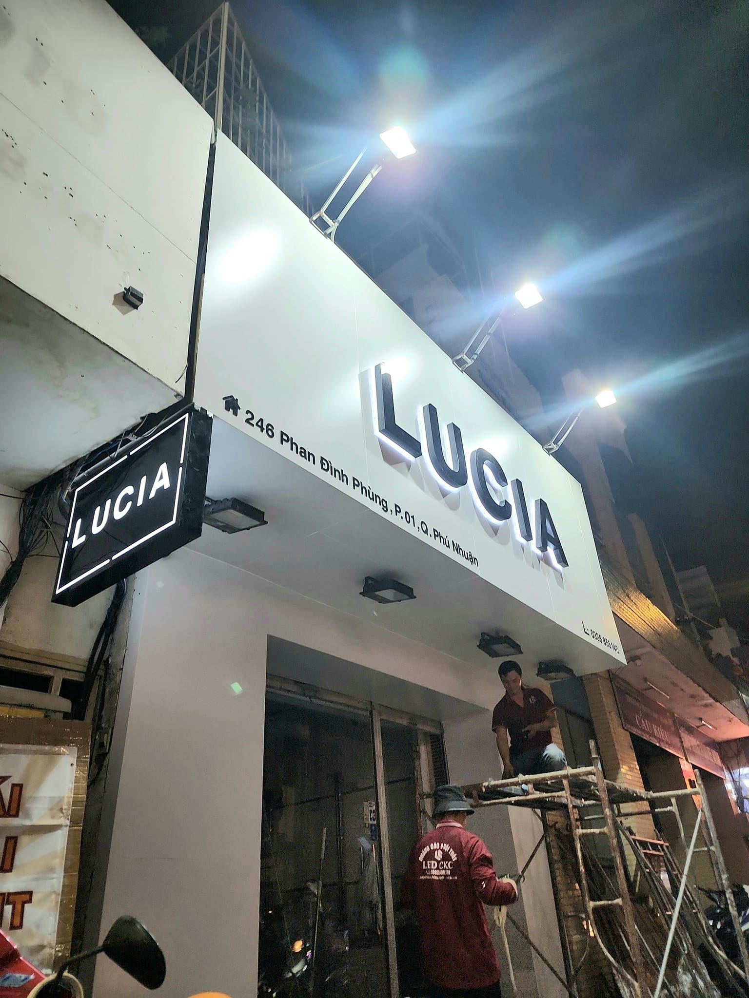 Mẫu bảng hiệu shop thời trang chữ nổi mica đẹp