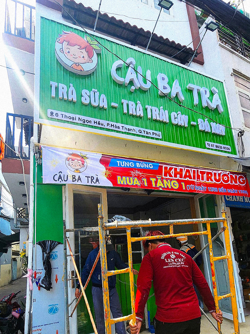 Thi công bảng hiệu tole sóng chữ nổi mica phát sáng