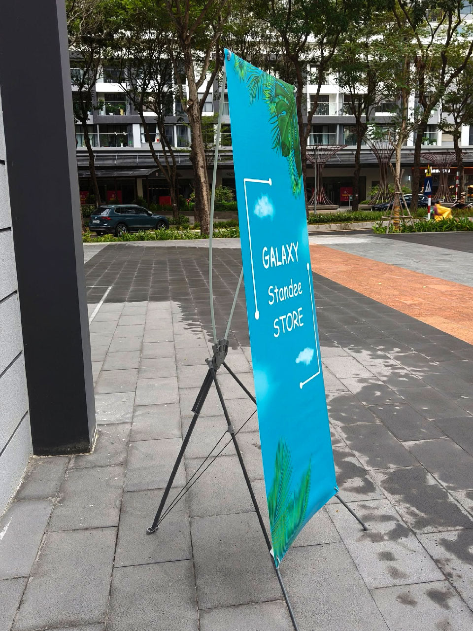 Standee chữ X 1 mặt gọn nhẹ cho sự kiện Standee chữ X 1 mặt gọn nhẹ cho sự kiện