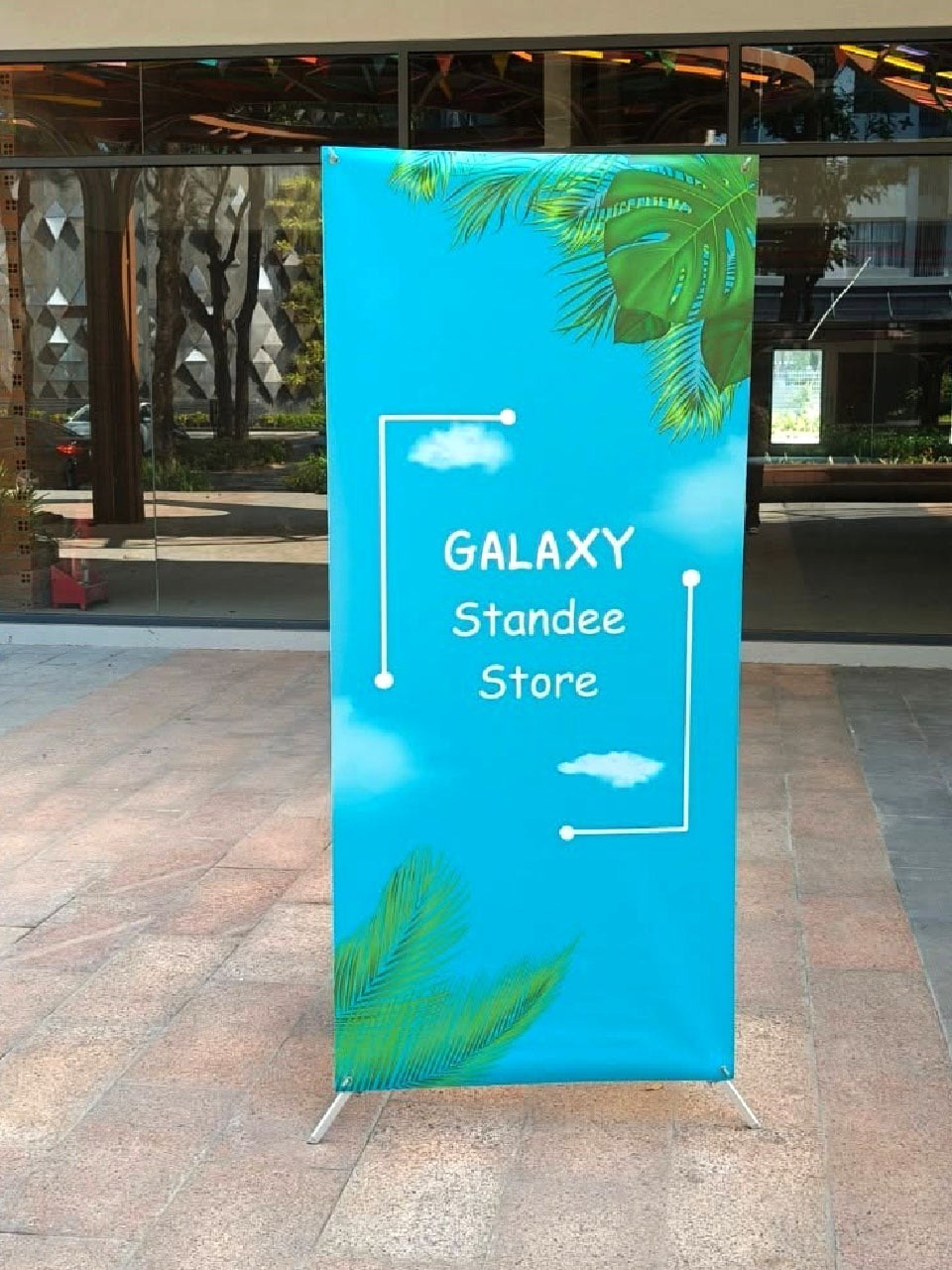 Mẫu standee chữ X 1 mặt quảng cáo sự kiện đẹp