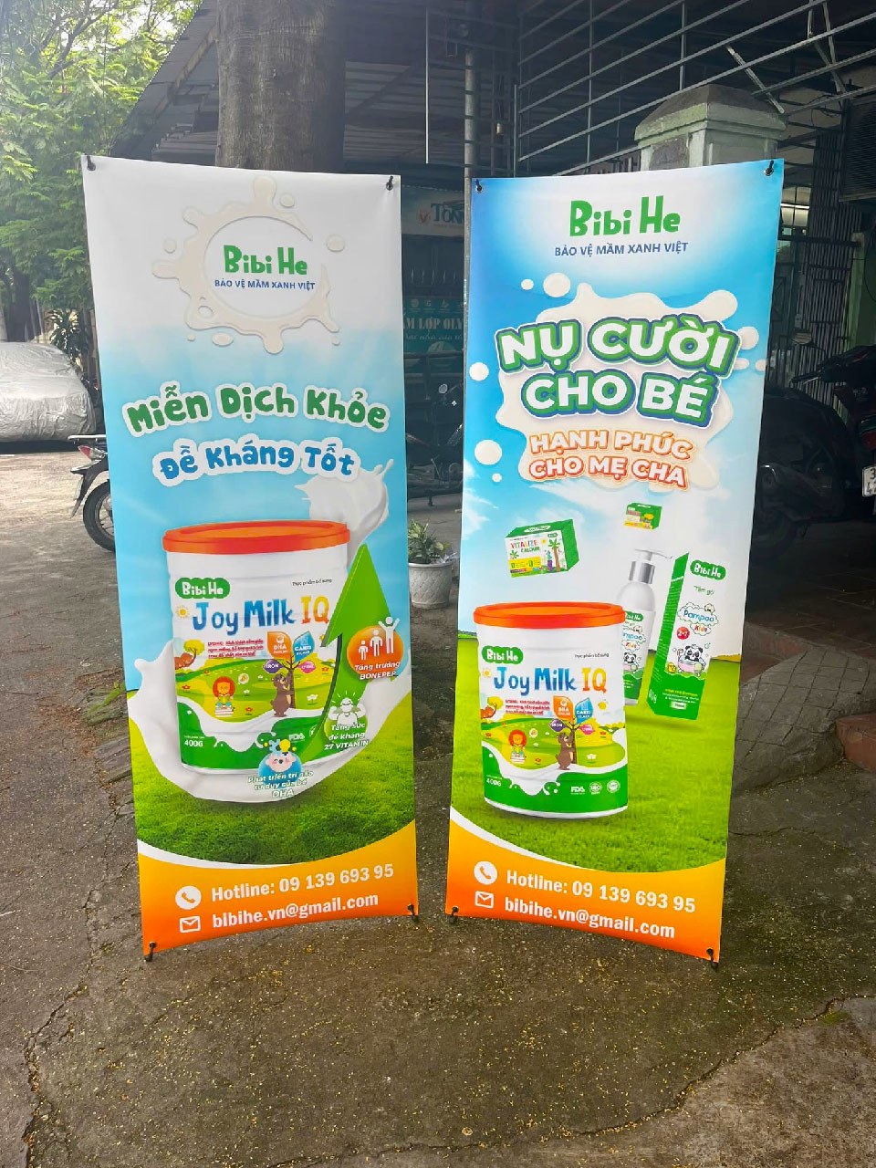 Standee chữ X khung nhựa 1 mặt cho hội nghị
