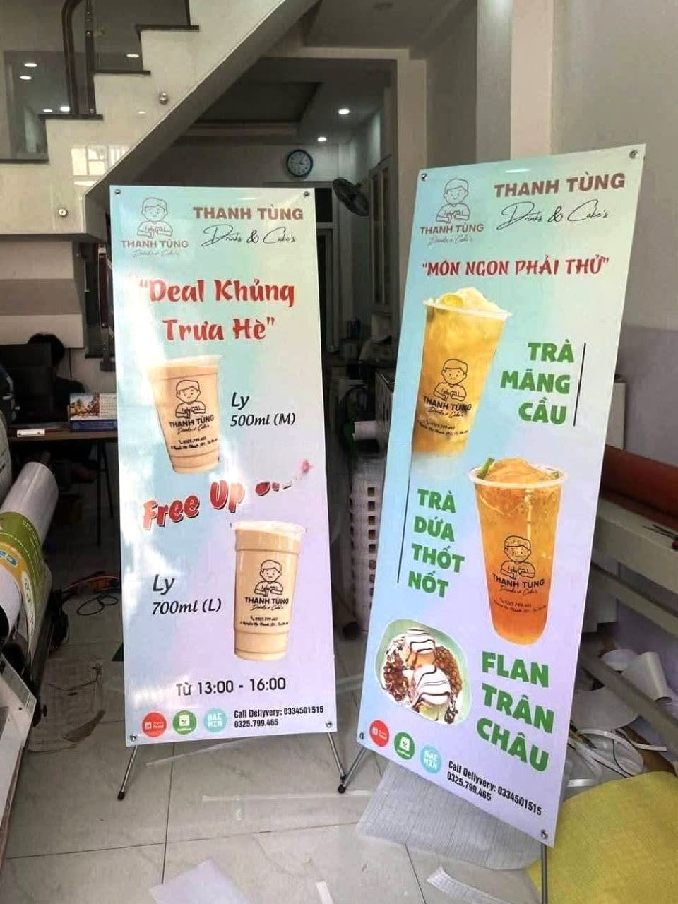 Mẫu standee chữ X 1 mặt khung chữ X giá tốt