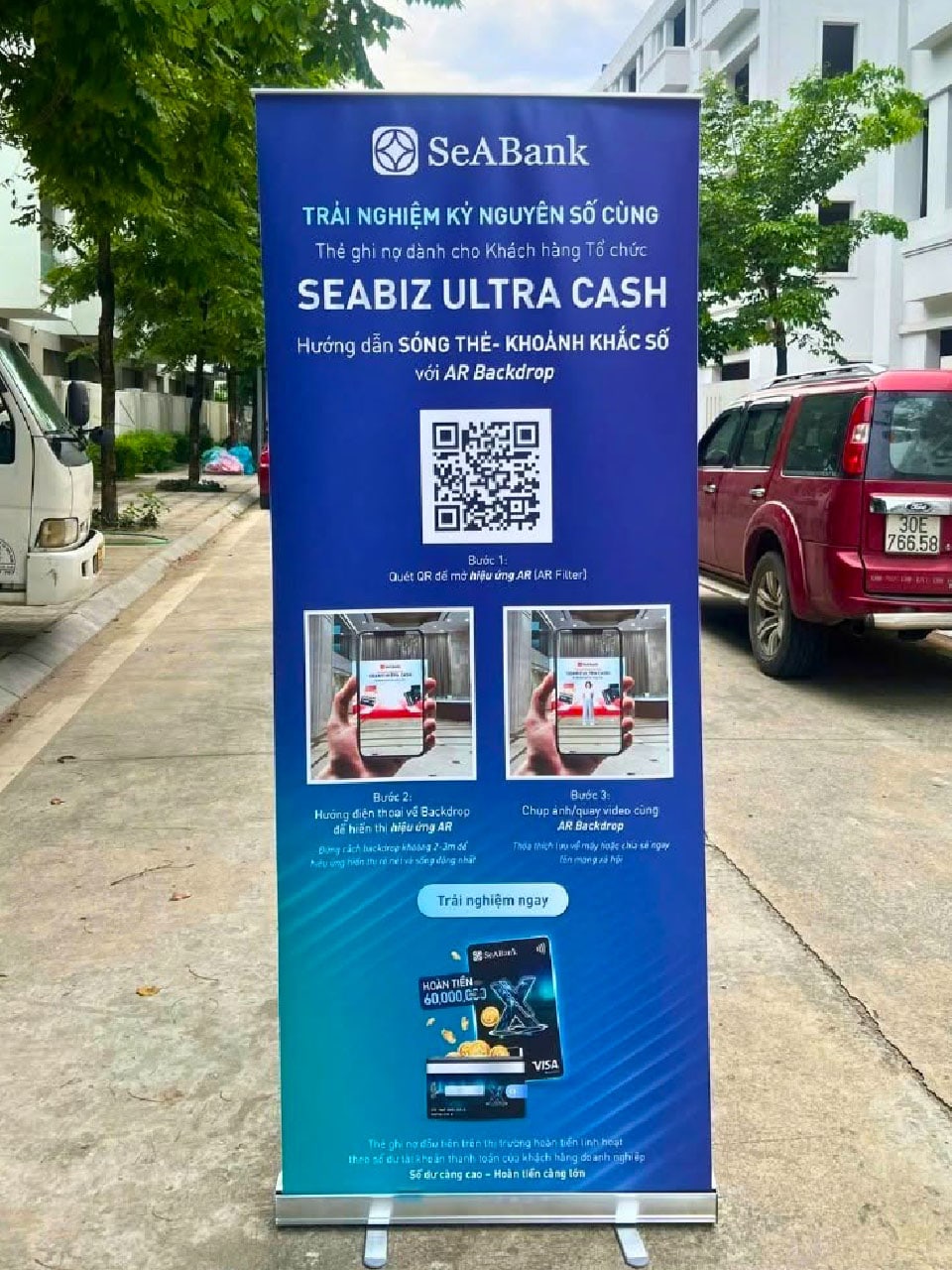 Standee cuốn nhôm cường lực 1 mặt Standee cuốn nhôm cường lực 1 mặt