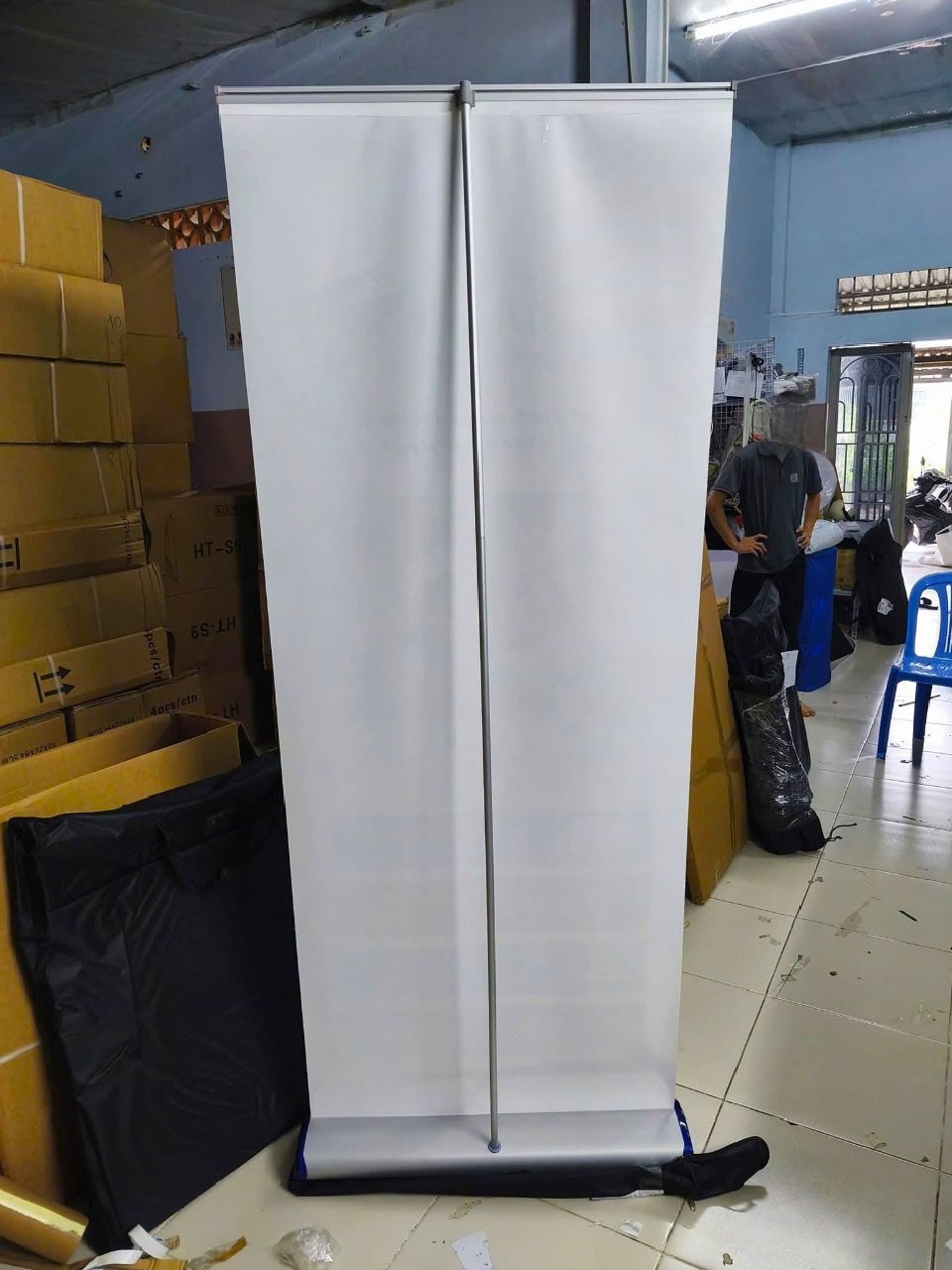 Standee cuốn nhôm cường lực in bạt quảng cáo