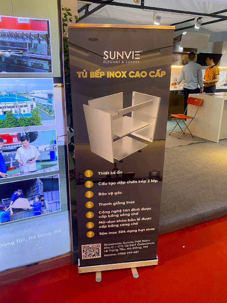 Thi công standee cuốn nhôm cường lực