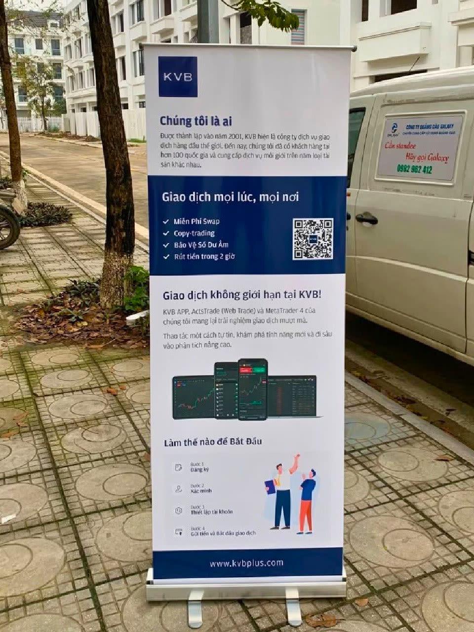Standee cuốn nhôm cường lực cho hội nghị