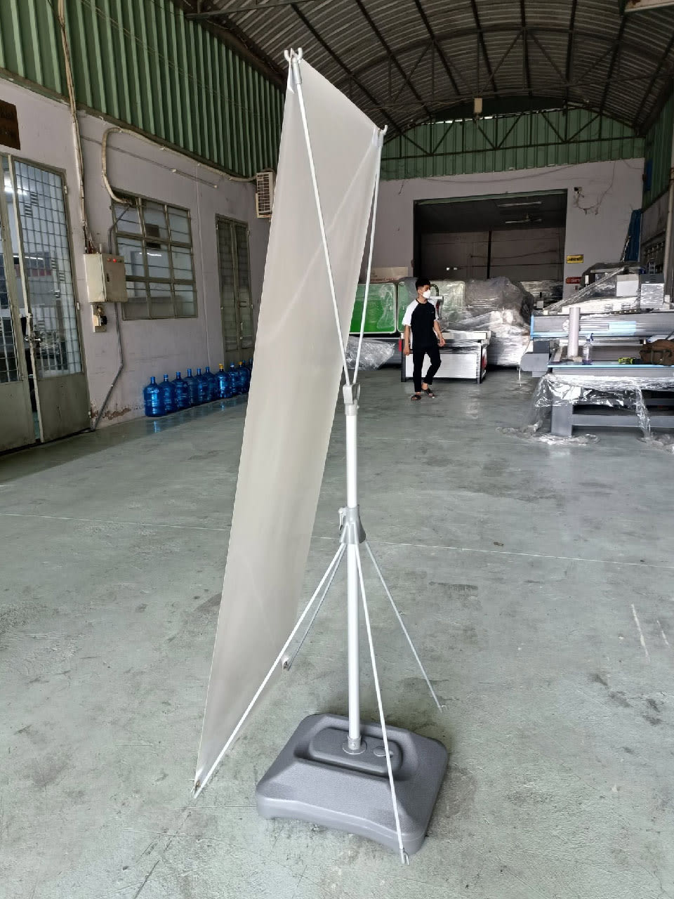 Standee đế nước quảng cáo 2 mặt ngoài trời