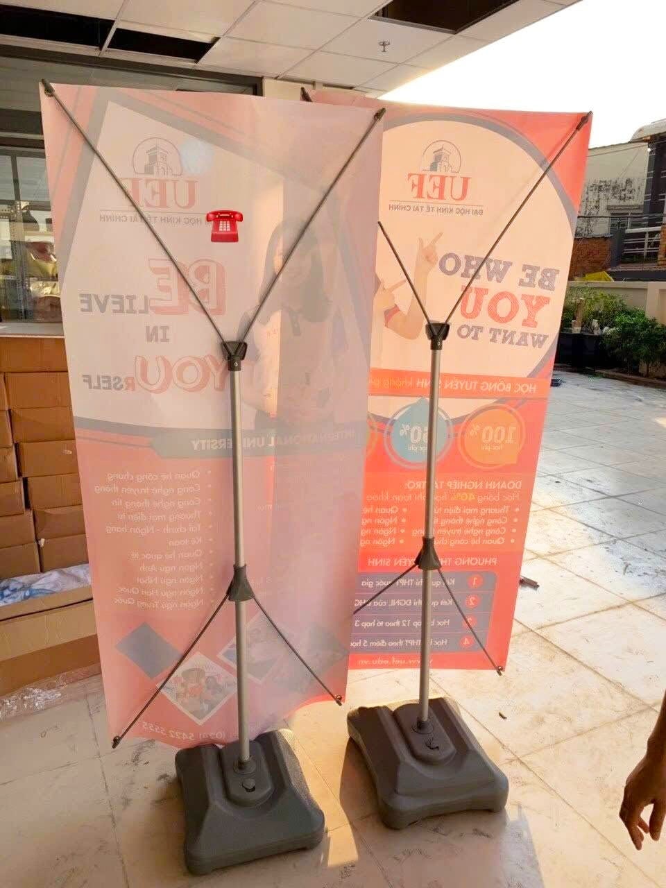 Standee đế nước khung cường lực 2 mặt