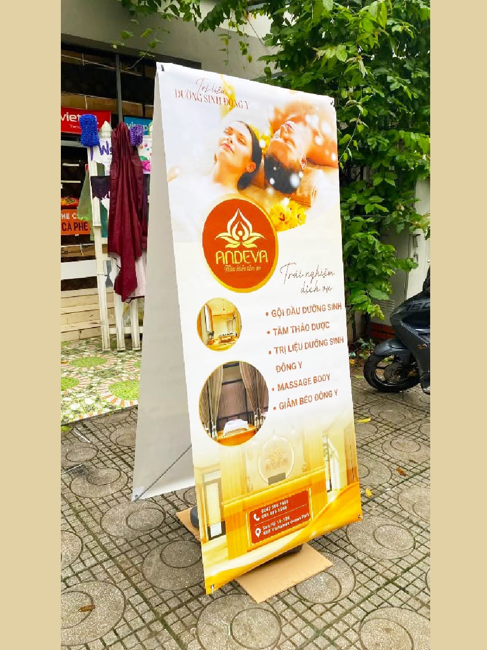 Standee đế nước cường lực trưng bày ngoài trời
