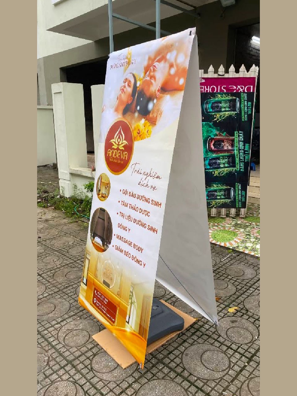 Mẫu standee đế nước quảng cáo chuyên nghiệp
