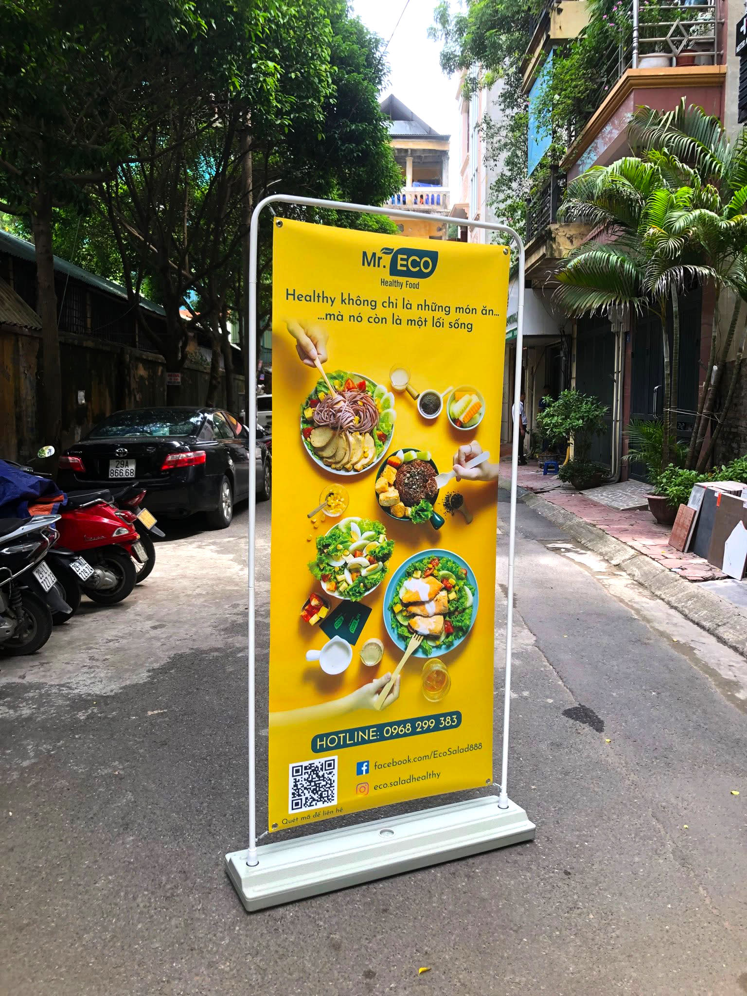 Standee khung kệ kiểu cửa