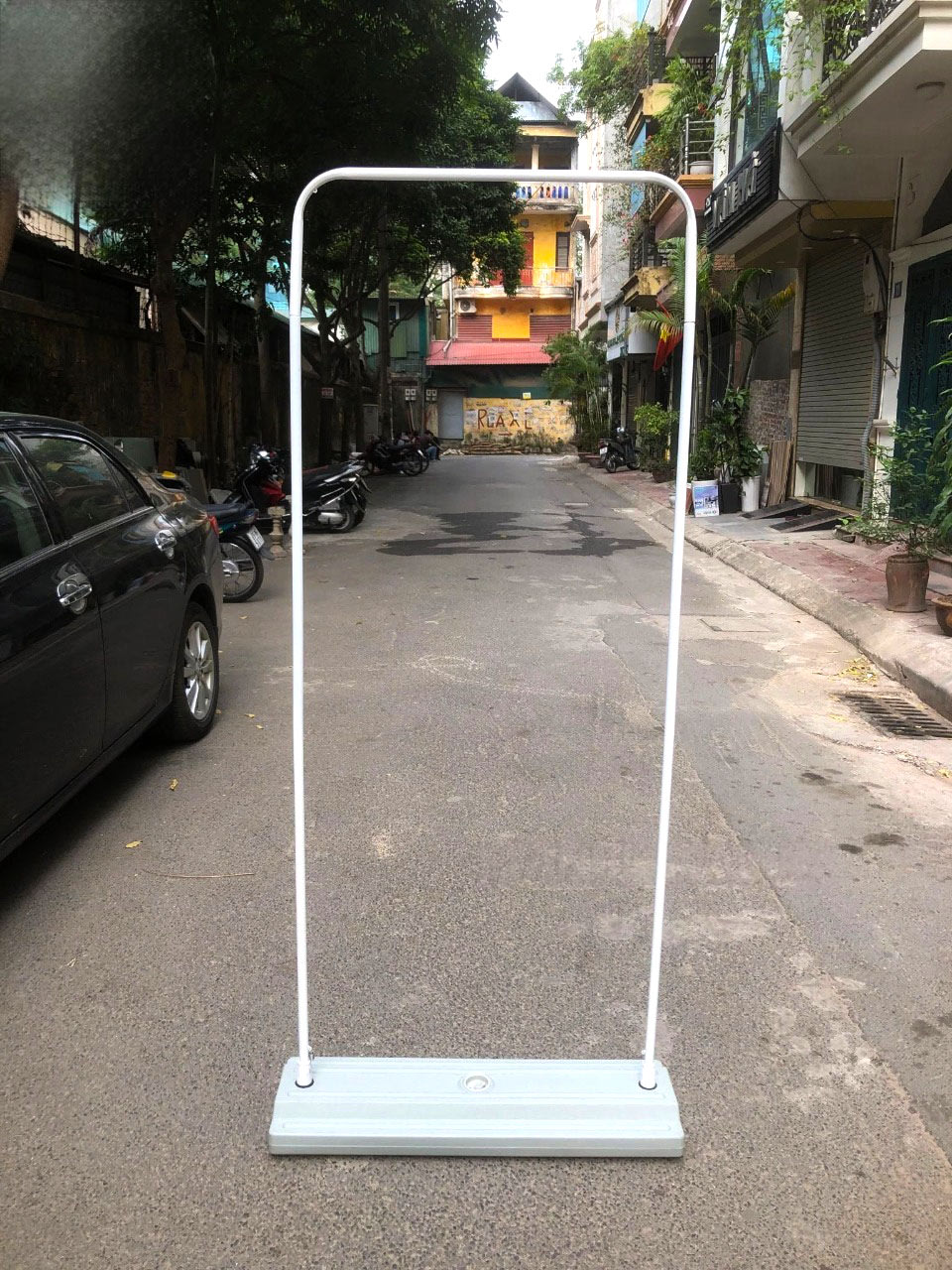 Standee khung kệ kiểu cửa quảng cáo cửa hàng