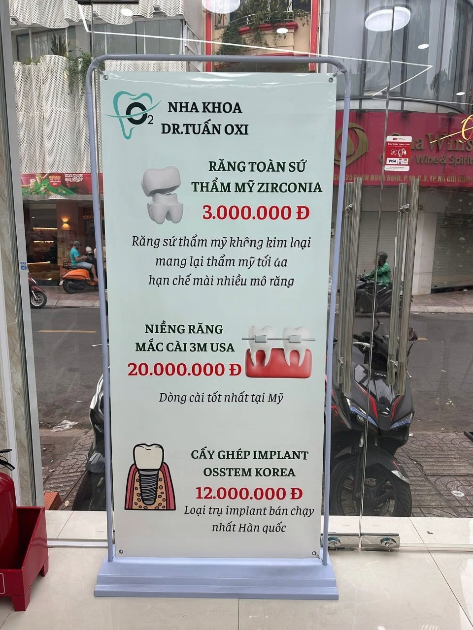 Standee khung kệ kiểu cửa cho cửa hàng bán lẻ