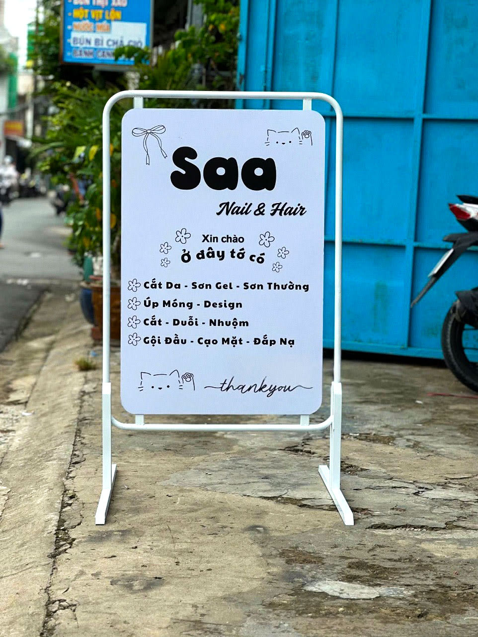 Standee khung kệ kiểu cửa thiết kế theo yêu cầu