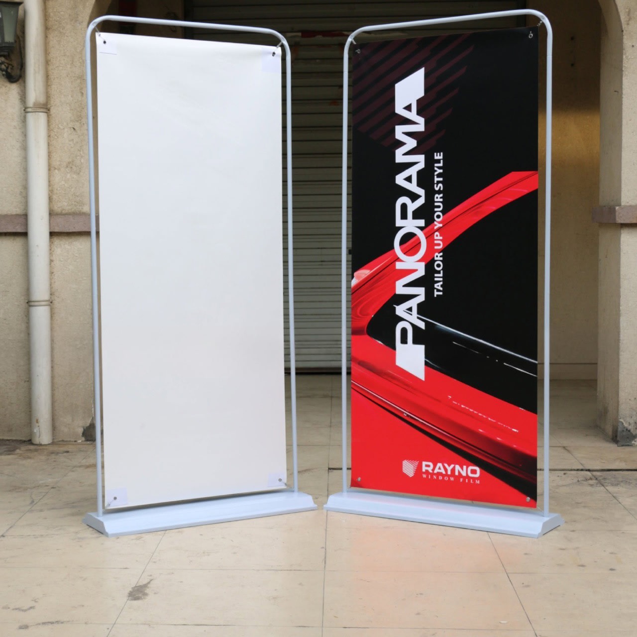 Standee khung kệ kiểu cửa quảng cáo chuyên nghiệp