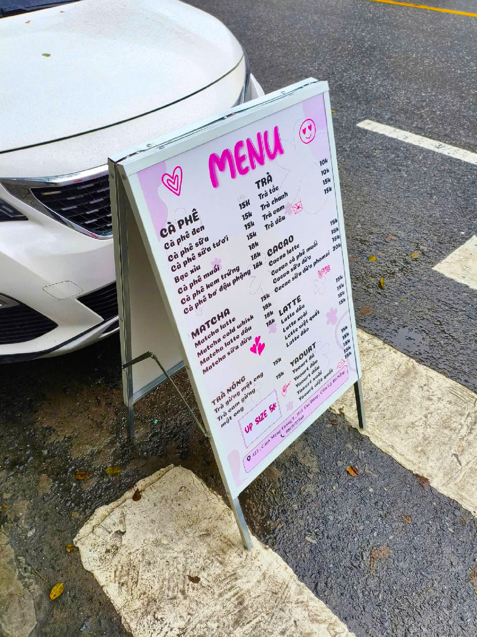 Mẫu standee chữ A khung sắt chắc chắn