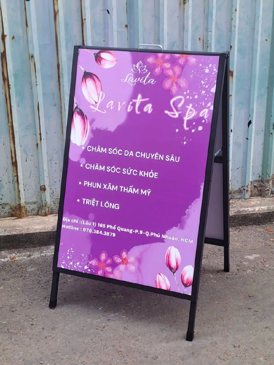 Standee khung sắt quảng cáo đặt vỉa hè