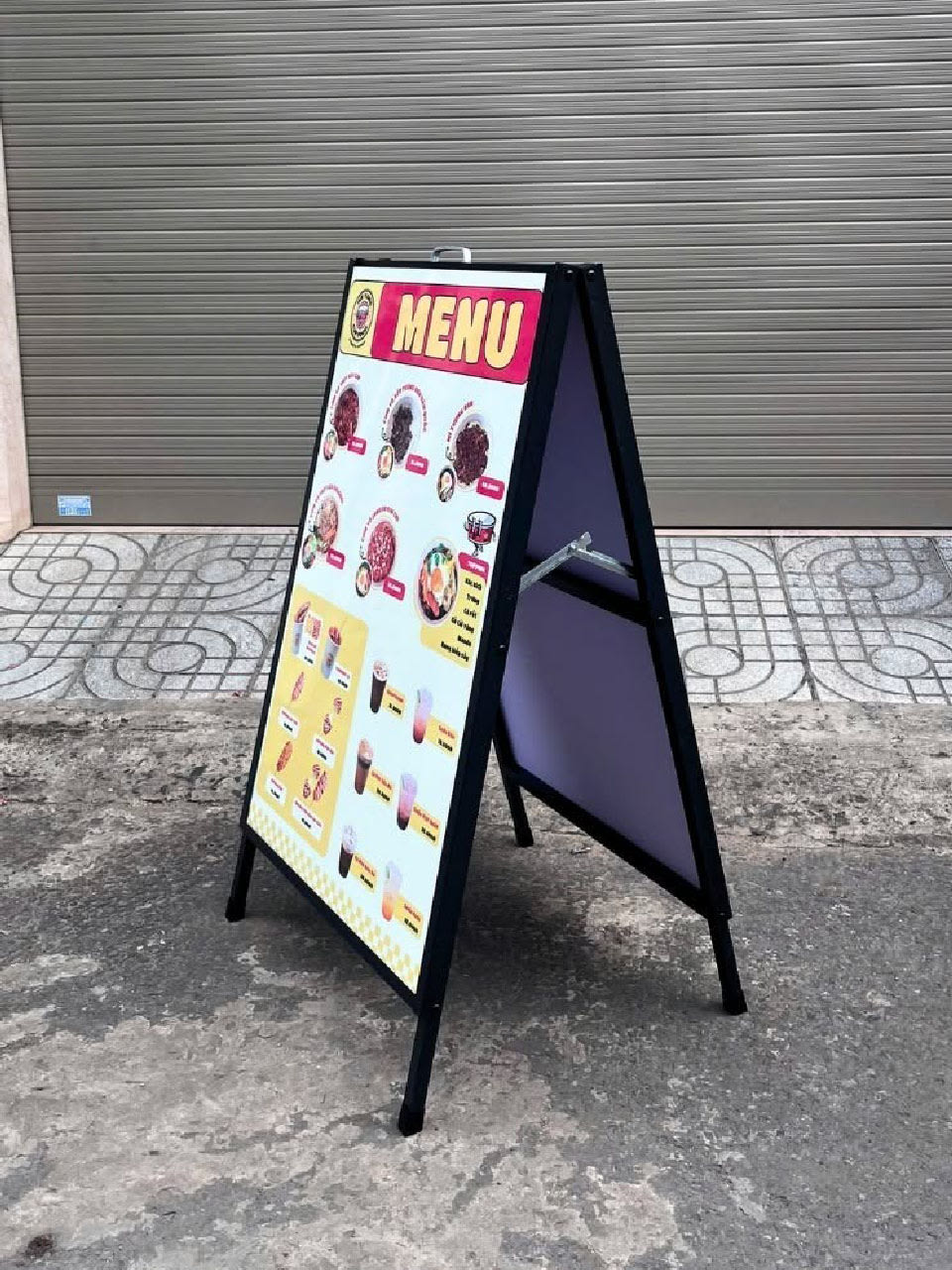 Standee chữ A 2 mặt in nội dung quảng cáo