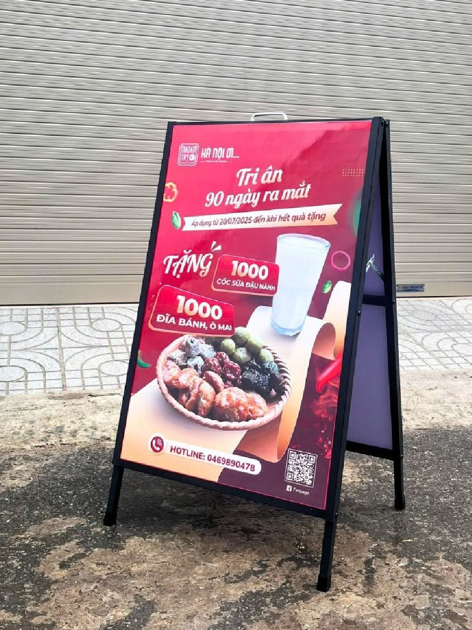 Standee khung sắt 2 mặt quảng bá thương hiệu