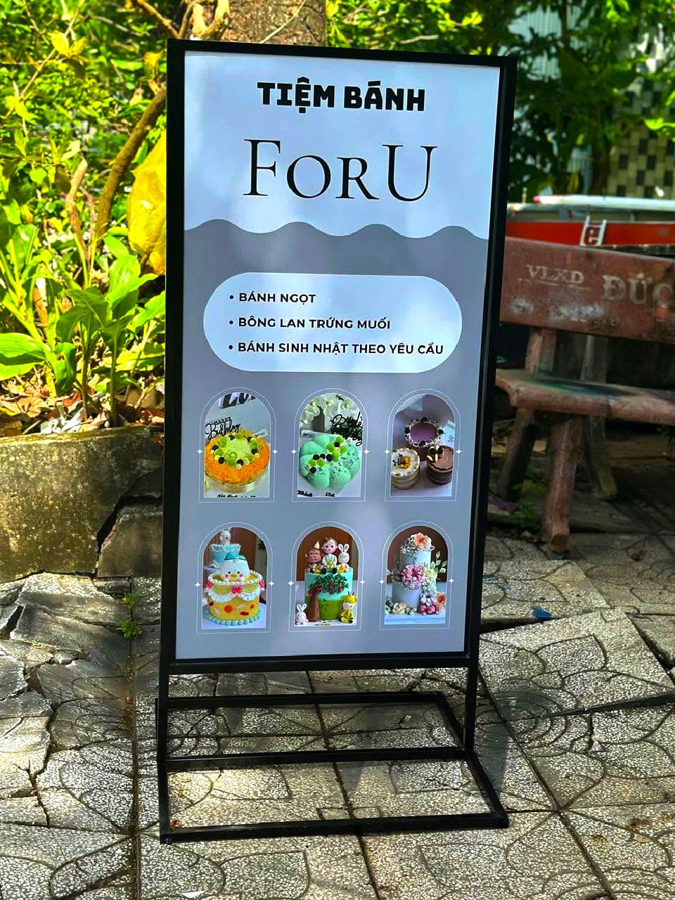 Standee Formex 2 mặt đặt trước cửa hàng