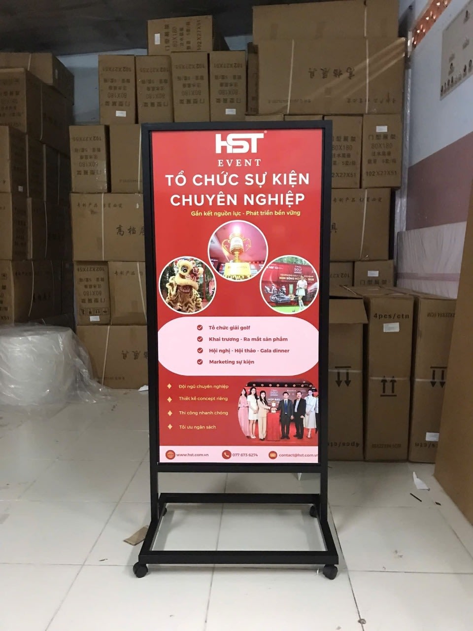 Standee đứng 2 mặt quảng bá thương hiệu