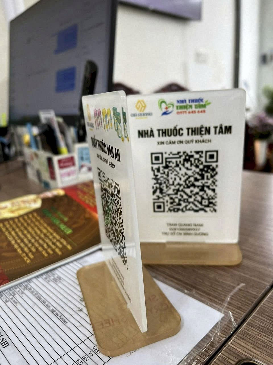 Biển mica QR Code để bàn A5 2 mặt