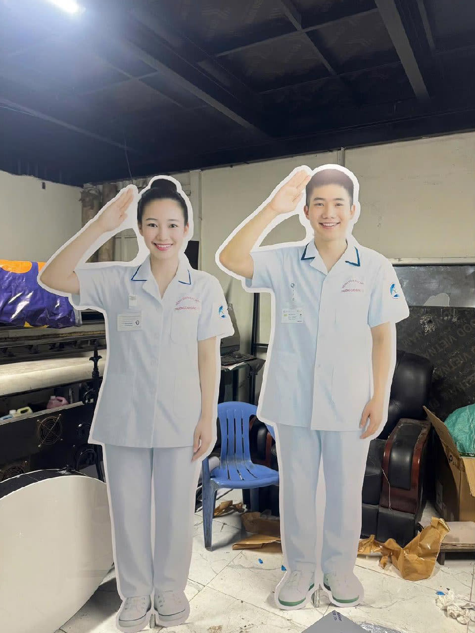 Standee hình người quảng cáo sản phẩm bằng Formex