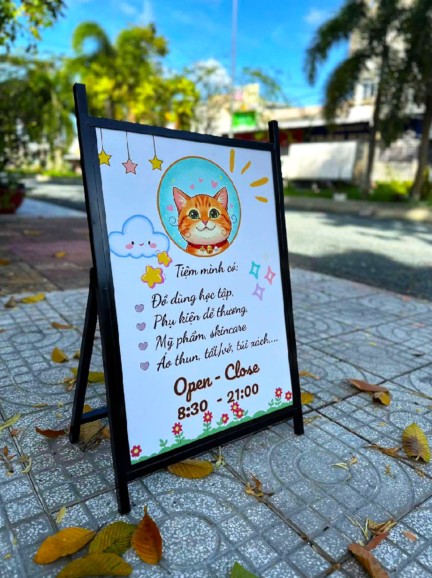 Mẫu standee chữ A 1 mặt decal cán Formex đẹp