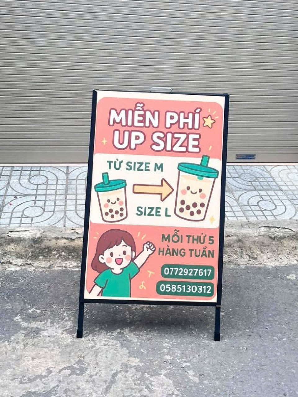 Standee chữ A 1 mặt đặt trước cửa hàng