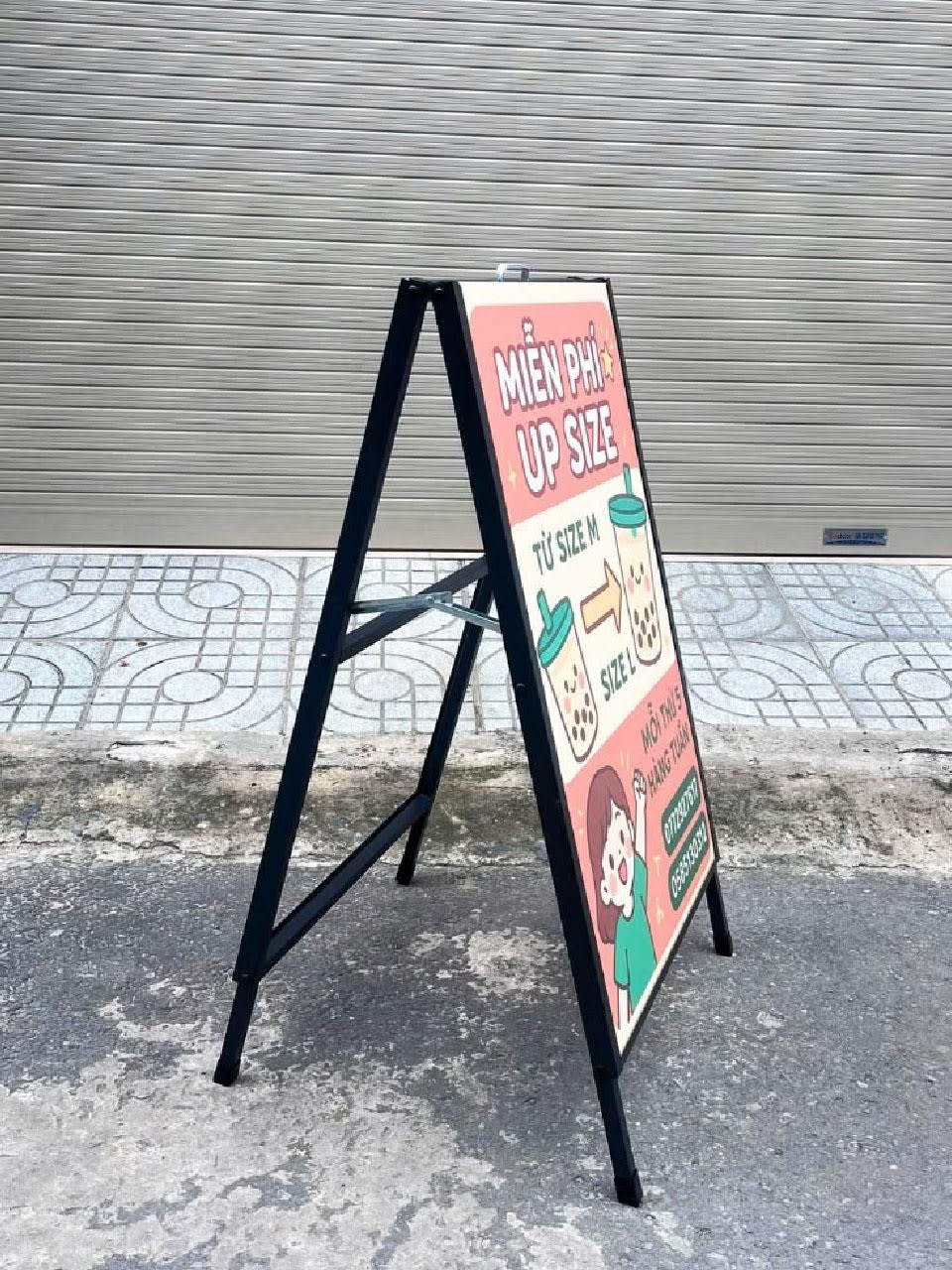 Standee chữ A Formex trưng bày sản phẩm