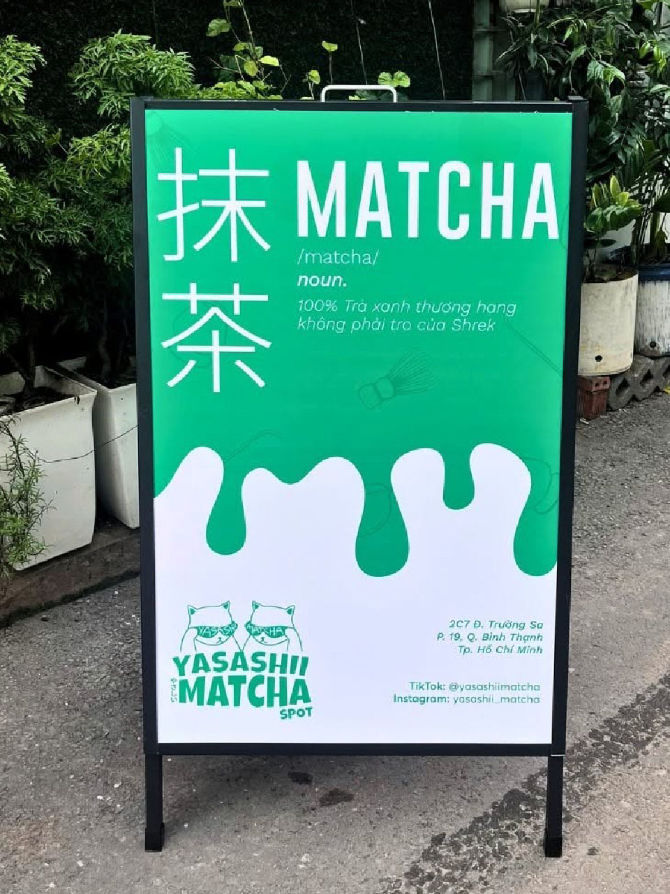Standee chữ A 1 mặt cho cửa hàng bán lẻ
