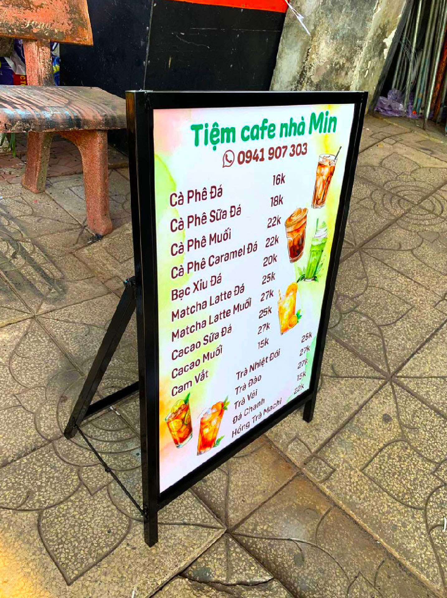 Standee chữ A Formex giới thiệu sản phẩm