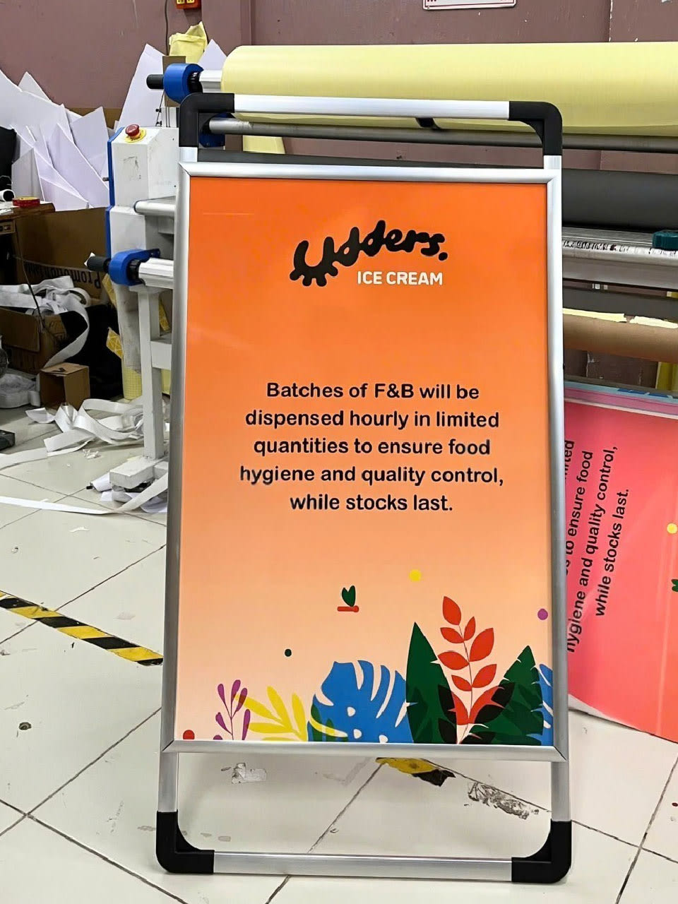 Standee chữ A Formex quảng cáo chuyên nghiệp