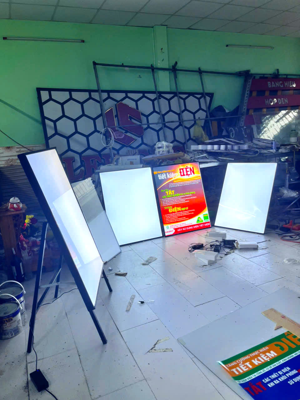 Tranh điện siêu mỏng A2 quảng bá sản phẩm