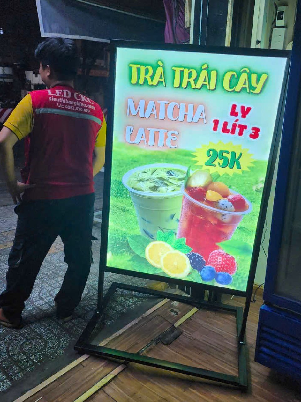 Bảng menu LED hai mặt khung sắt cho nhà hàng