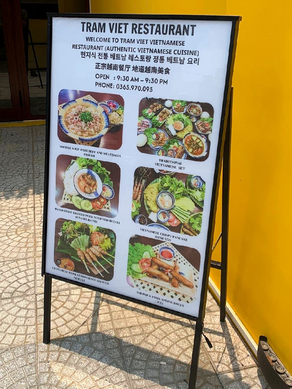 Bảng menu LED chân đứng 2 mặt cho showroom