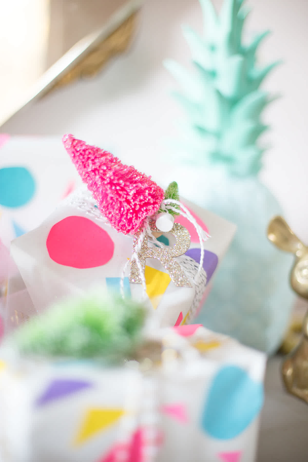 simple and bright christmas wrapping