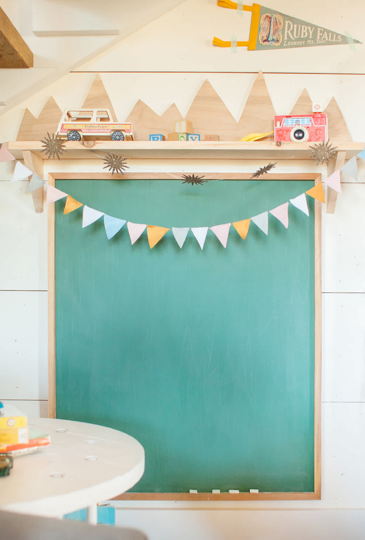 diy chalkboard diy shelf