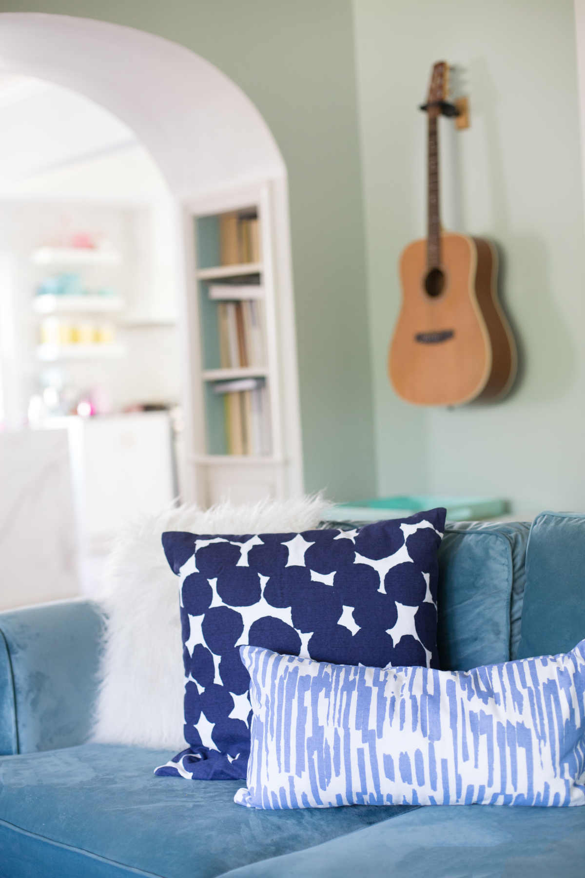 A Living Room Spring Refresh With Ebay Lay Baby Lay