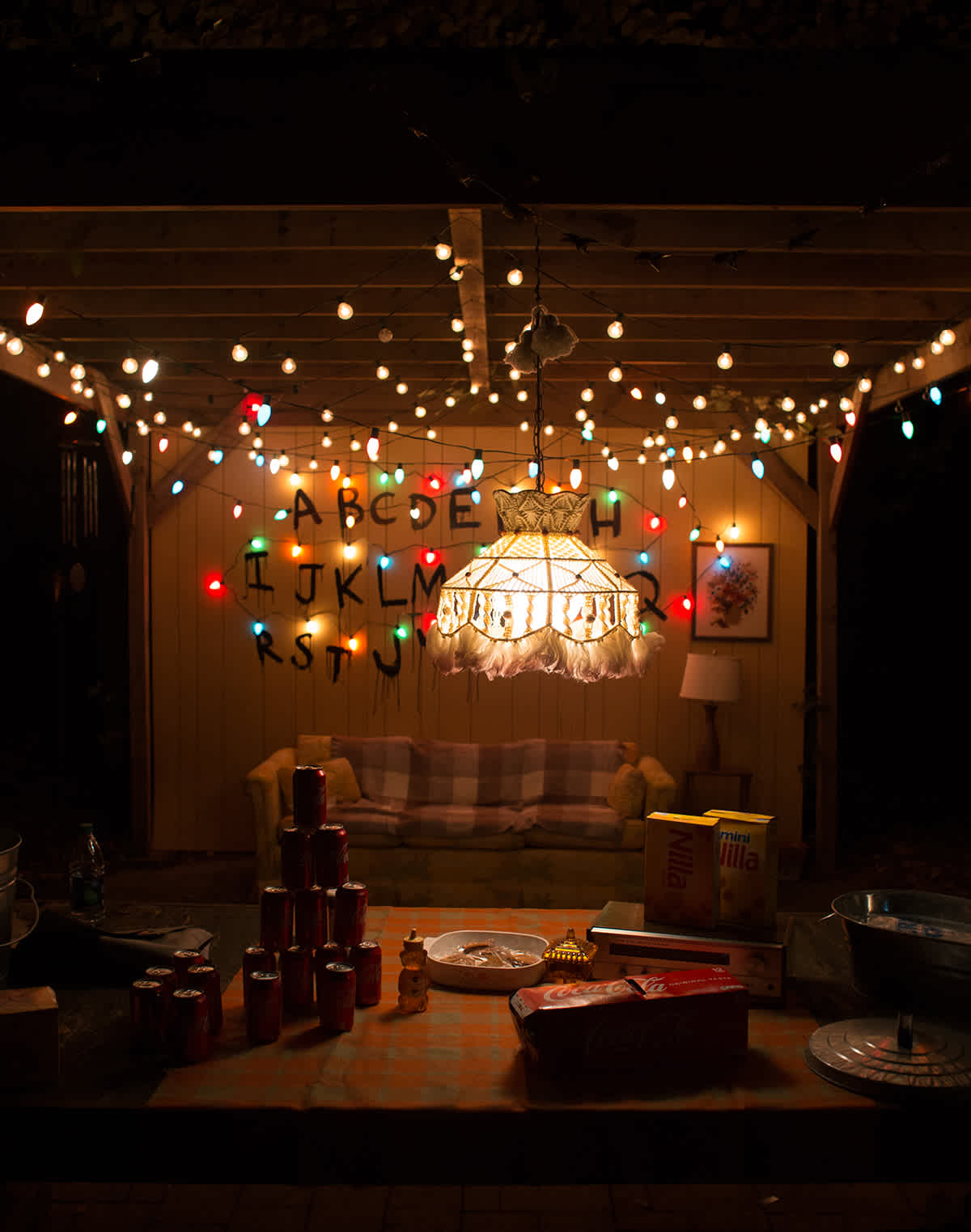 How To Throw A Stranger Things Viewing Party Lay Baby Lay