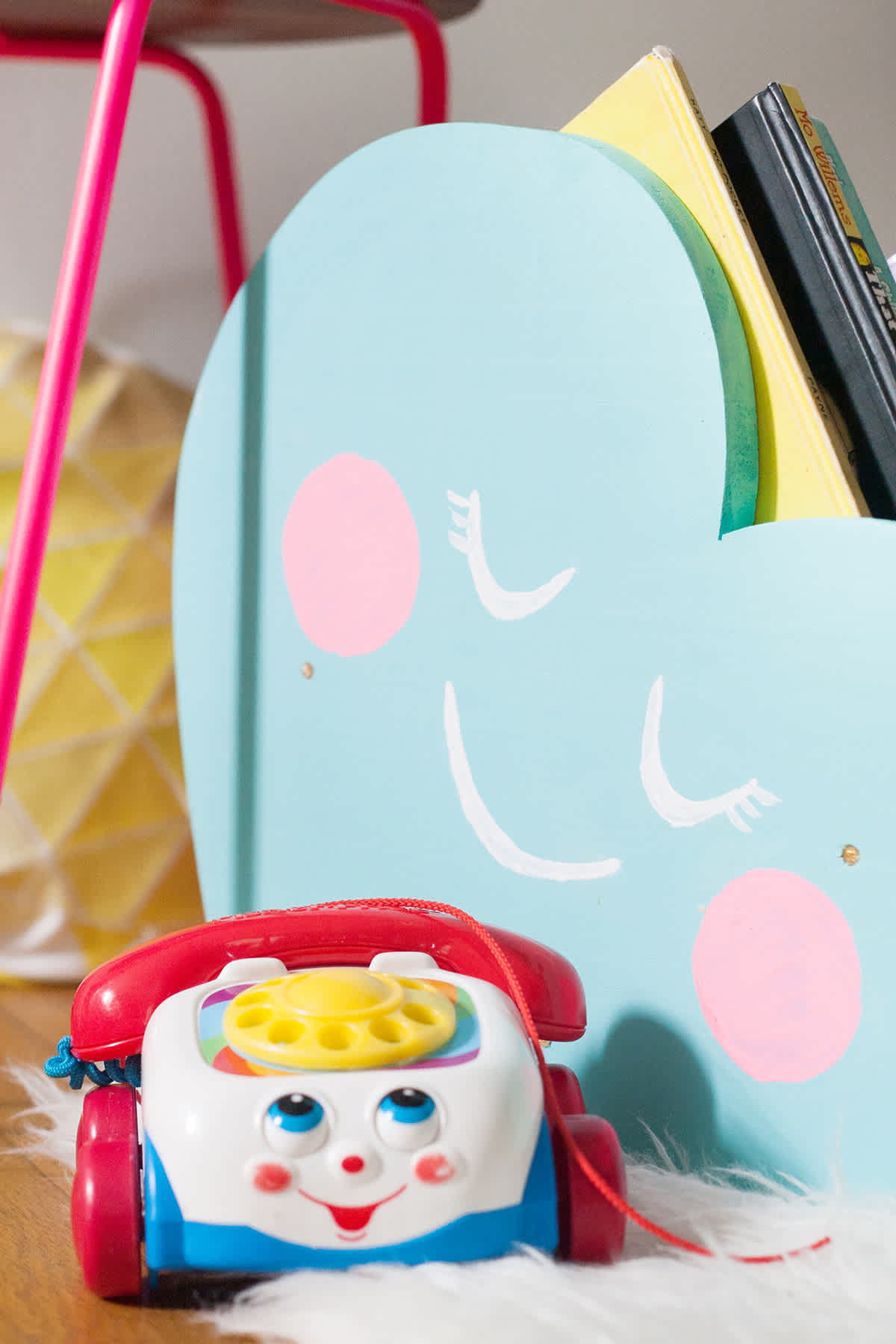 DIY book bin DIY bookcase