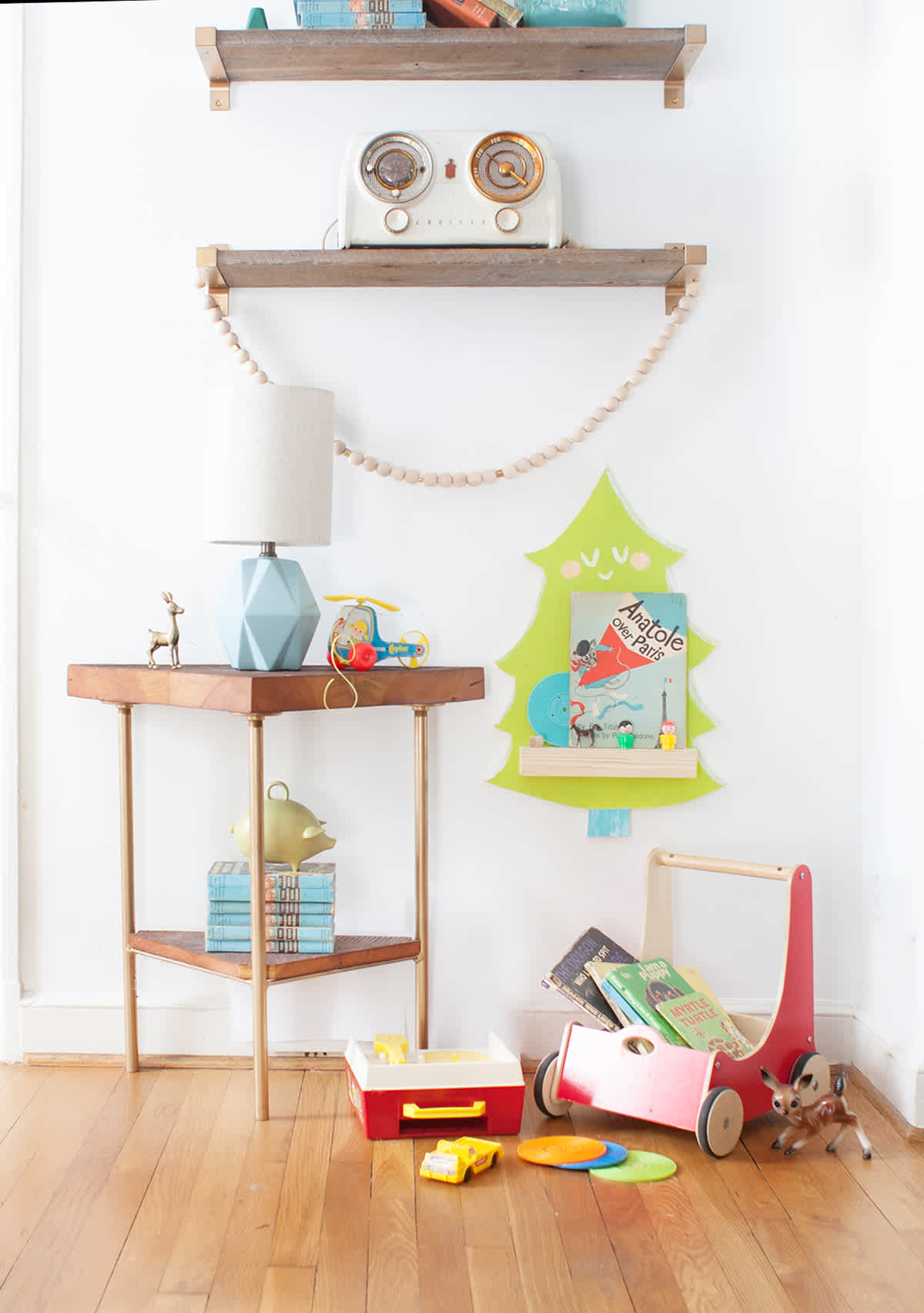 easy DIY shelf for kids room