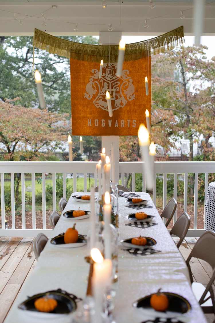 Harry Potter Table Decor Ideas  Harry potter table, Harry potter halloween  party, Harry potter halloween