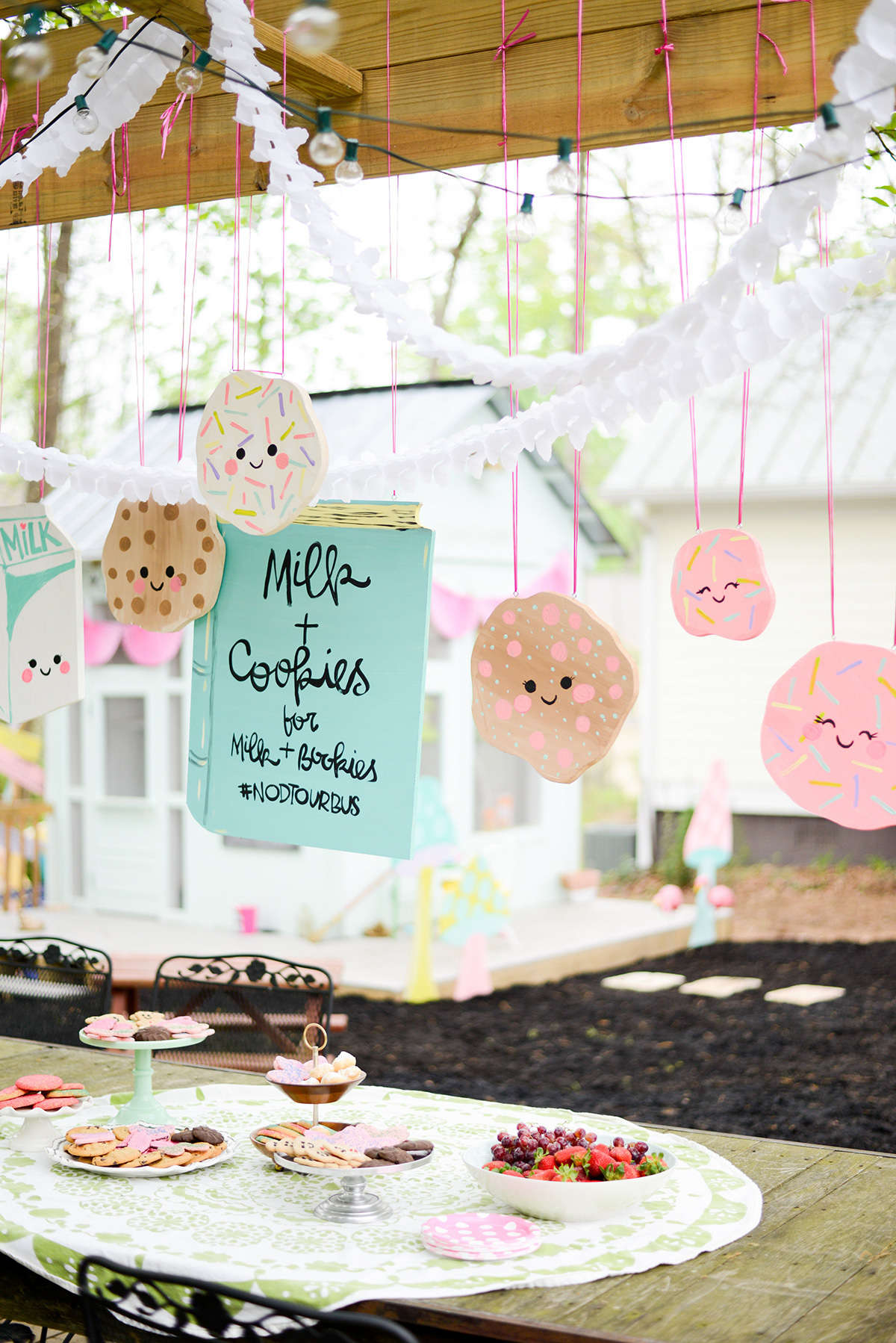 Easy Baby Shower Decorations - Playdates to Parties