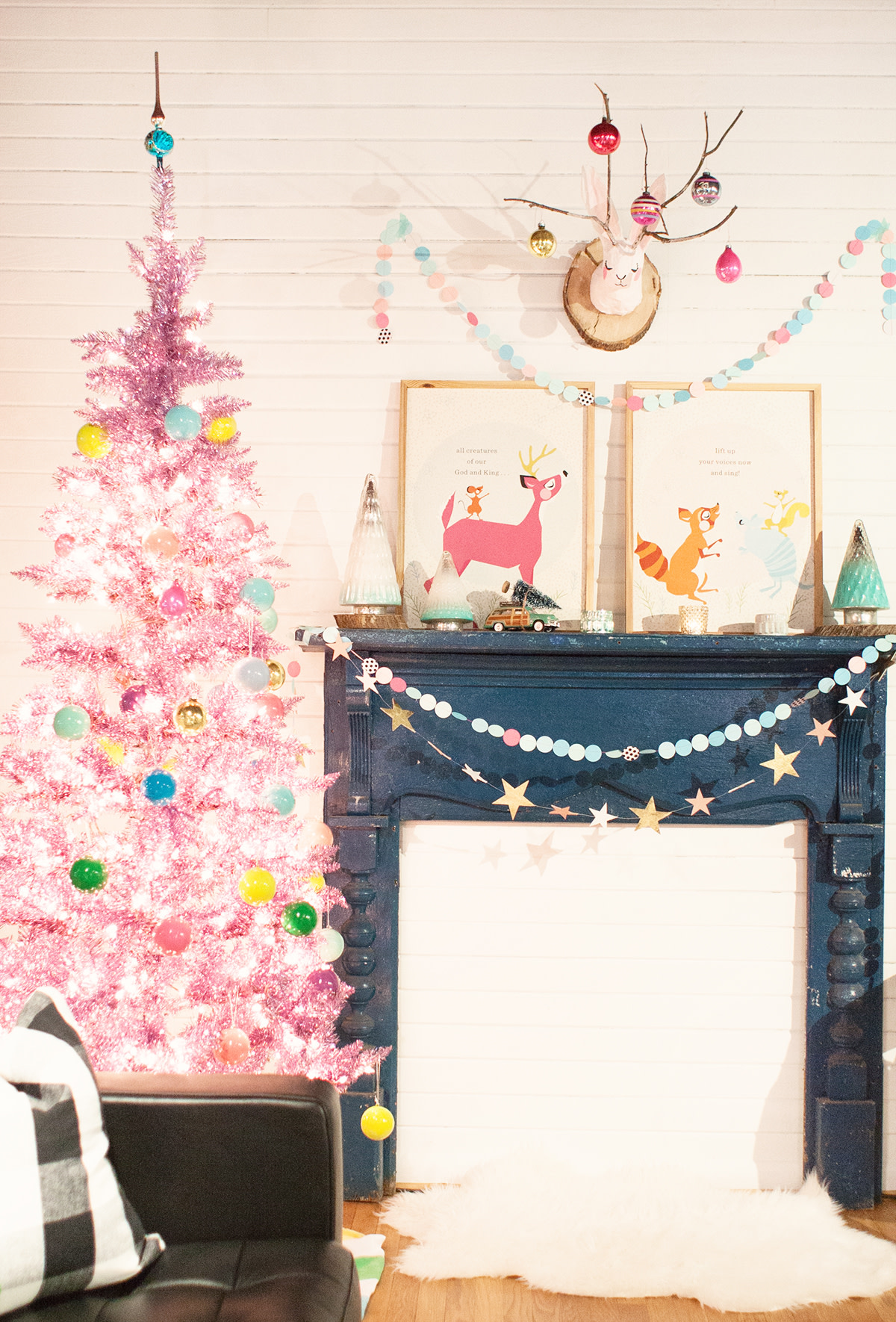 A Christmas Party For Teen Moms - Lay Baby Lay