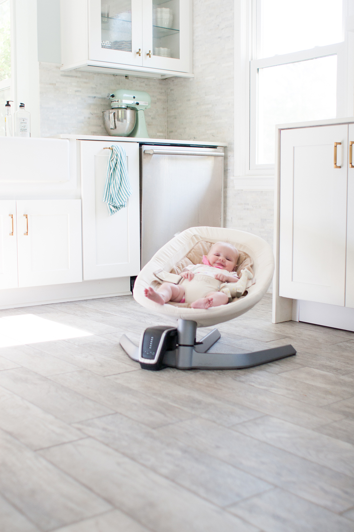 Nuna Leaf Grow Stand-Up Baby Bouncer