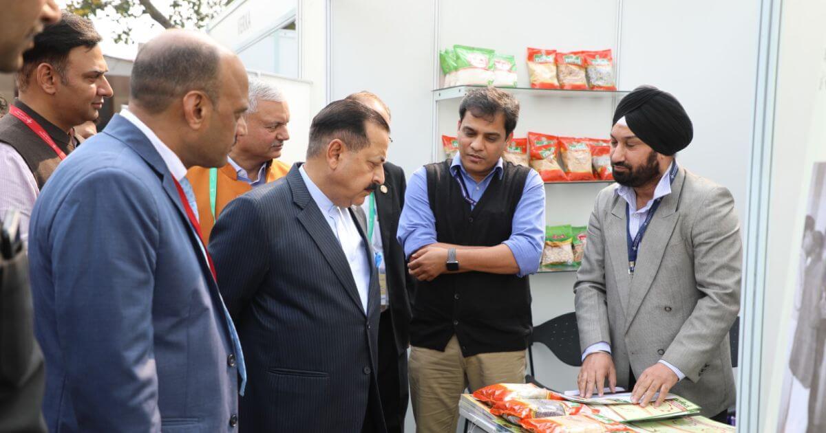 Hon’ble Dr. Jitendra Singh (MoS PMO) checking out the stall of NAFED