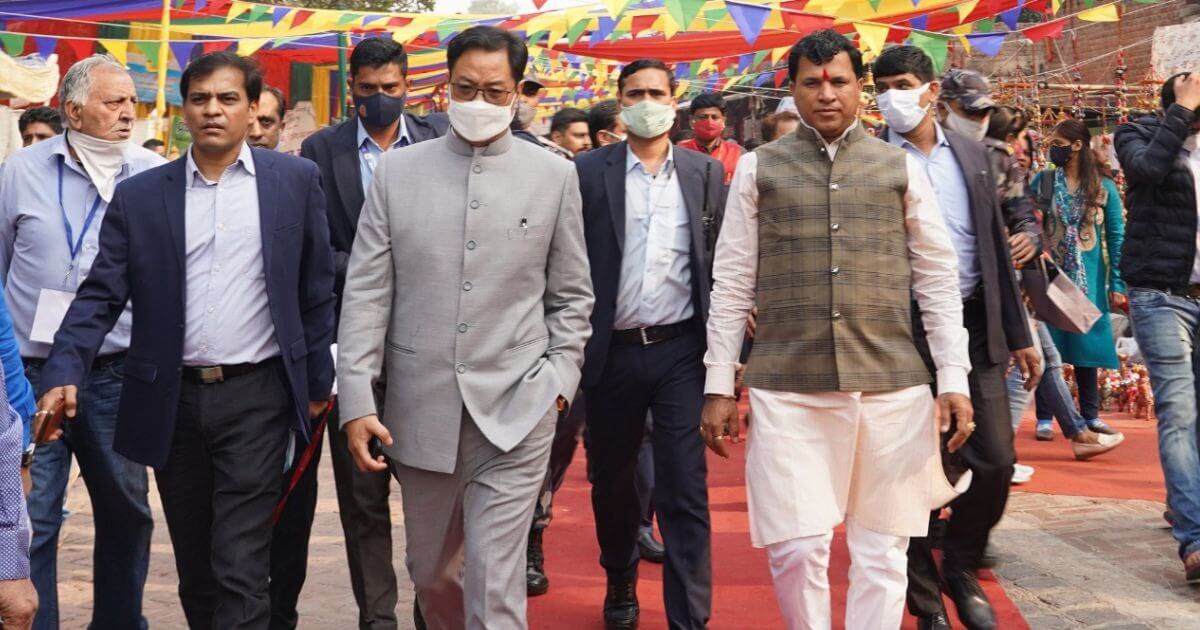 (L-R) Shri Pankaj Kumar Prasad, Additional Managing Director, NAFED, escorted Shri Kiren Rijiju, Union Minister for Law and Justice and Shri Kailash Choudhary, Minister of State, Ministry of Agriculture and Farmers Welfare to the Kiwi Launch Event at Dilli Haat, INA.