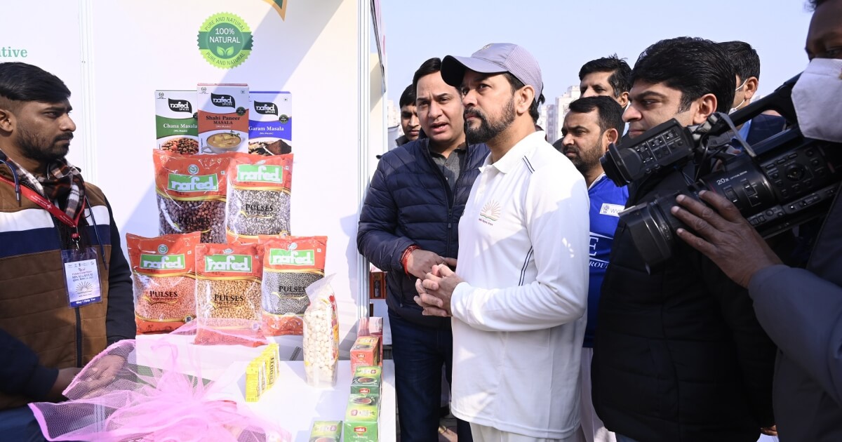 Mr Anurag Singh Thakur, Hon’ble Minister of Youth Affairs & Sports and Information & Broadcasting, Government of India, visiting NAFED’s Stall featuring ODOP products at the Fit India T20 event. Mr Vikas Sharma, Director & CEO, CSL (2nd from left) and Mr Amit Goel, GM, NAFED (right) witnessing the moment along with other dignitaries.